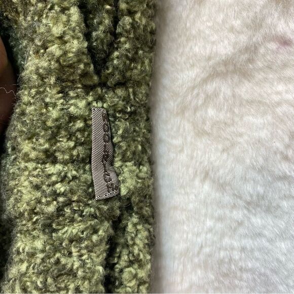 Woolrich Light Olive Heather Toggle Button Vest Size Large - Picture 9 of 11